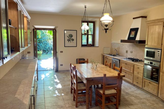 Farmhouse for sale in Gaiole In Chianti, Siena, Tuscany, Italy