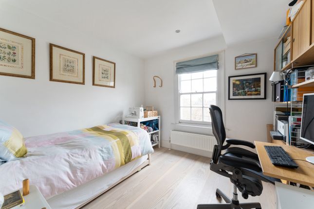 Terraced house for sale in Kingsland Road, London