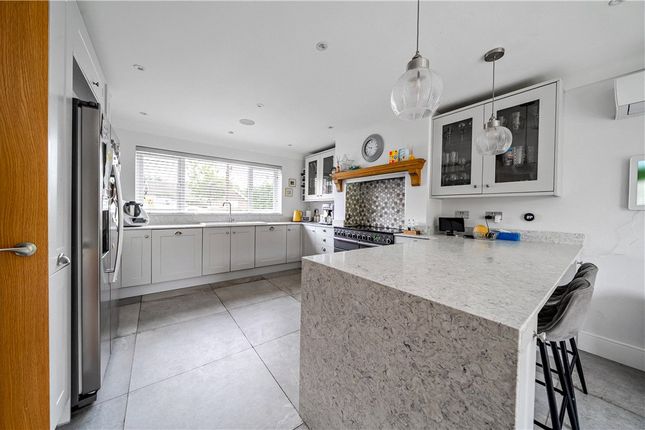 13, Sycamore Close, Hampshire photo 4