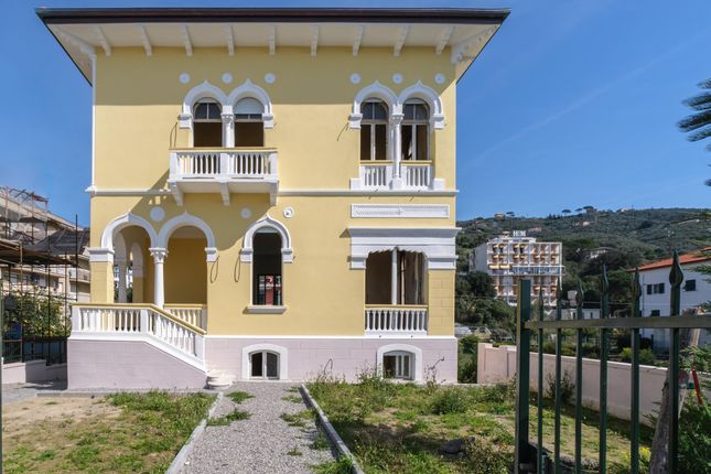 Villa for sale in Lavagna, Genova, Liguria, Italy