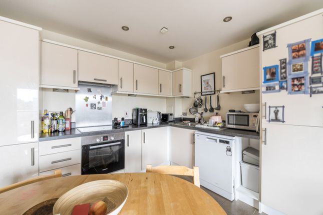 Meadowcroft Mews, London photo 4
