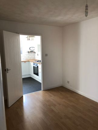 Terraced house to rent in Longford Avenue, Northampton