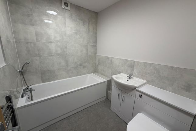 20 The Potteries, Roman Road, Middlesbrough photo 3