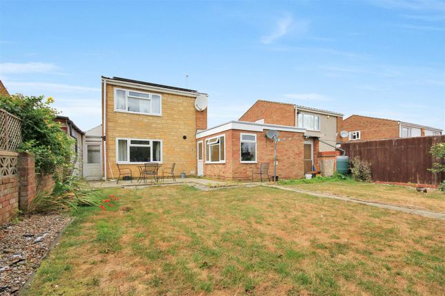 24, Torrington Crescent, Wellingborough photo 4