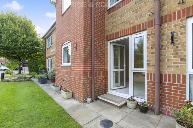 1-bed flat on 2 Royston Court, Manor Road North, Esher, £200,000