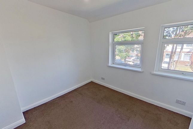 11, Masefield Avenue, Bradford photo 4