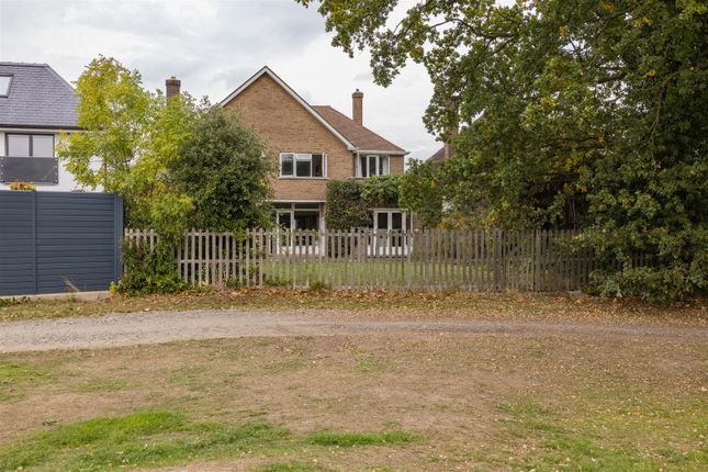 The Warren Drive, E11