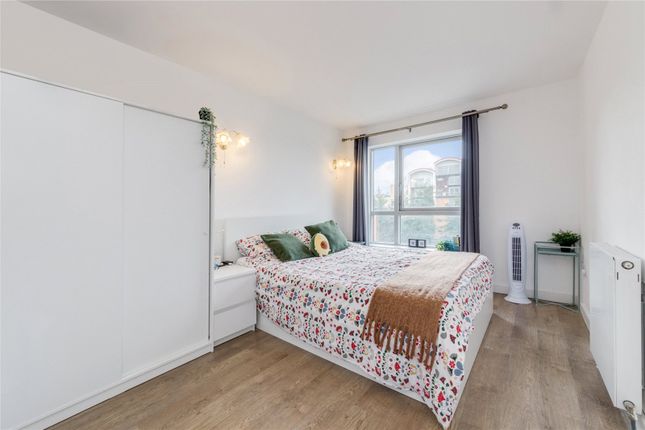 Flat for sale in Metcalfe Court, John Harrison Way