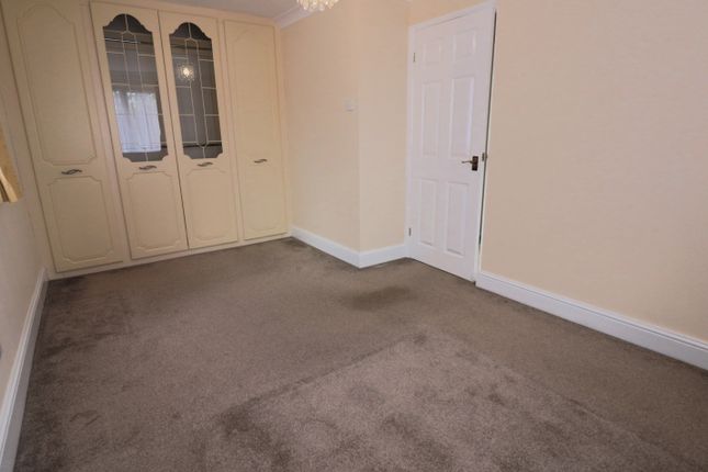 End terrace house to rent in London Road, Grays