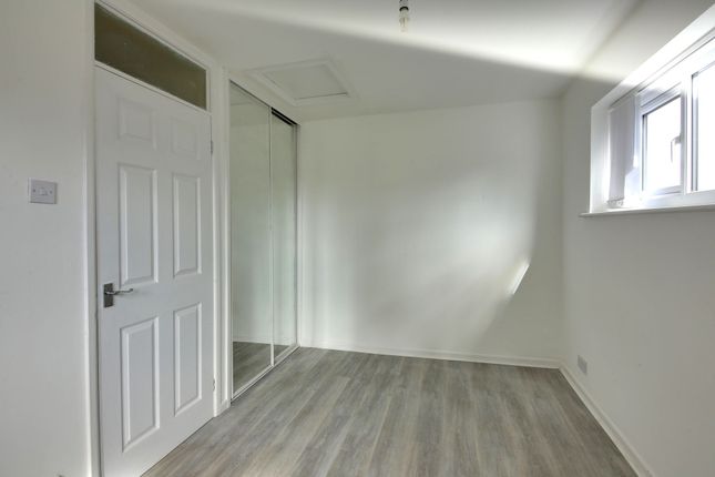 8a Neptune Close, Runcorn photo 4