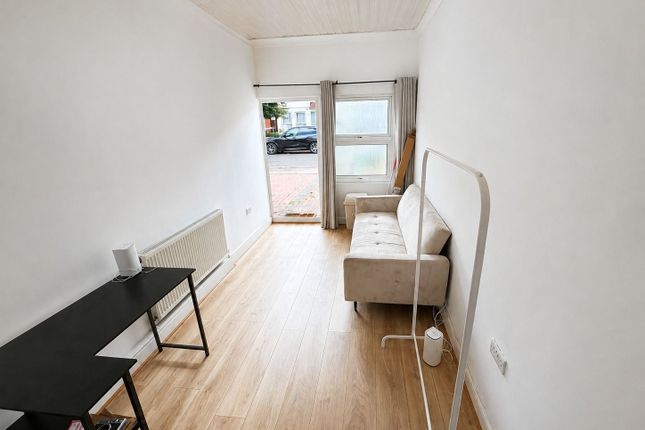 248 Sheringham Avenue, London photo 2