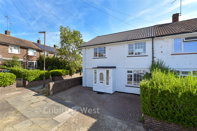 20, Shepherd Close, Crawley photo 4
