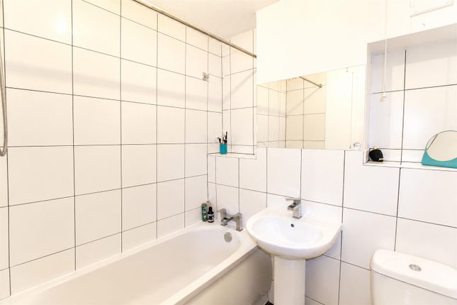 16, Abenberg Way, Brentwood photo 5