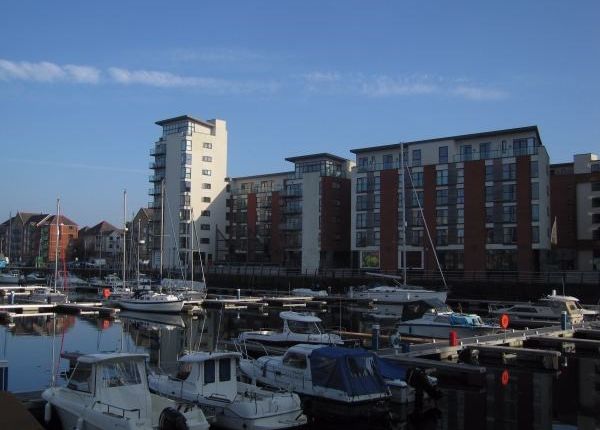 Flat to rent in Meridian Wharf, Swansea