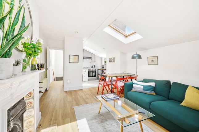 Flat for sale in Airedale Road, Nightingale Triangle, London