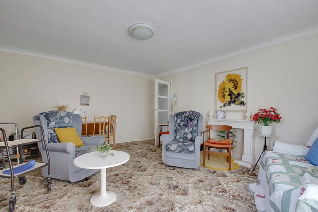 Flat for sale in Norfolk Court, Victoria Park Gardens, Worthing