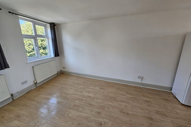 A Well Presented One Bedroom Flat