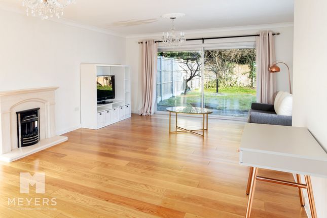 8a, Ivy Close, Ringwood photo 4