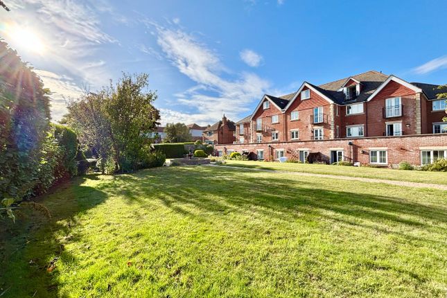 1-bed flat on Southwinds, Cooden Drive, Bexhill-on-Sea, £175,000