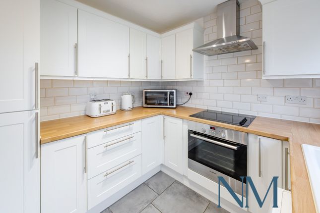 12 Graveney Road, Maidenbower, Crawley photo 4