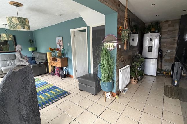 75 Churchill Grove, Tewkesbury photo 3