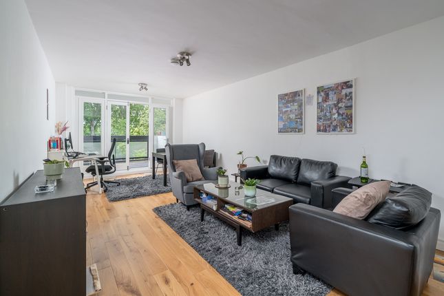 Thumbnail Flat to rent in Barnwood Close, Warwick Avenue