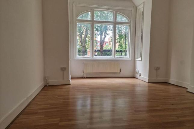 E Dulwich Grove, London photo 2