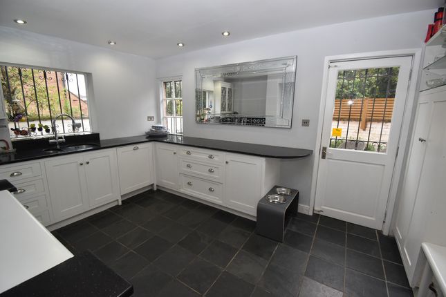 Detached house to rent in Avenue Road Leamington Spa, Warwickshire