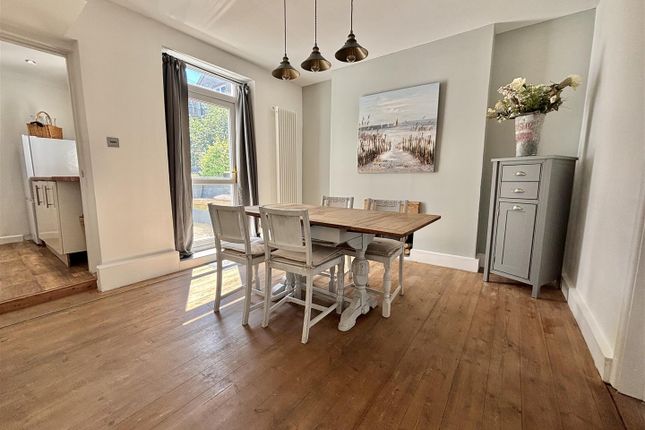 12, Frogmore Avenue, Swansea photo 3