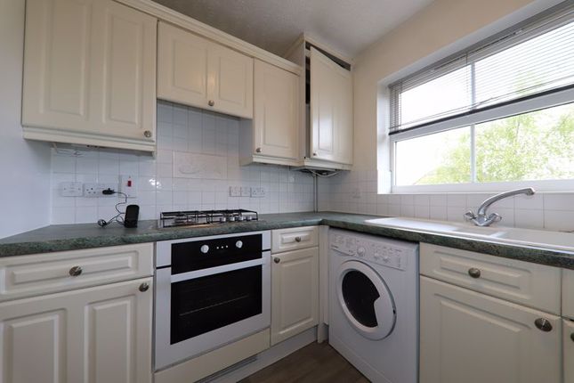 Thumbnail Flat for sale in Salters Close, Rickmansworth