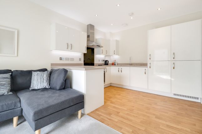 37, Mallard Close, Southam photo 3