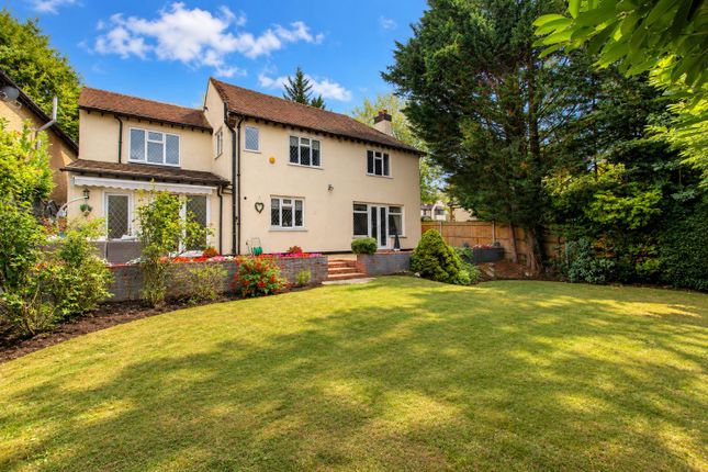 32, Buckingham Way, Wallington photo 4