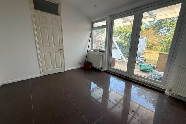 9 Carlton Avenue, Feltham photo 5