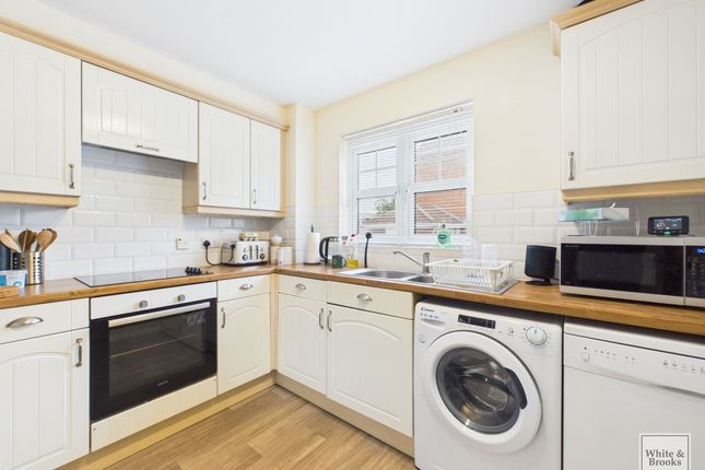 15 Bewick Gardens, Chichester photo 3