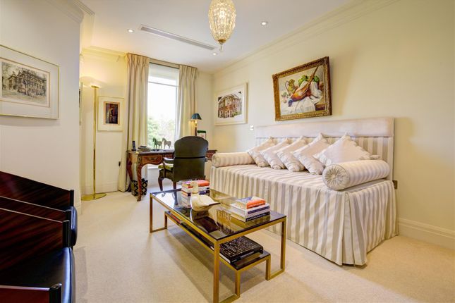 Flat for sale in Hodford Road, London