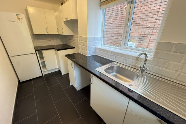 14 Waterside, Edlesborough, Buckinghamshire photo 4
