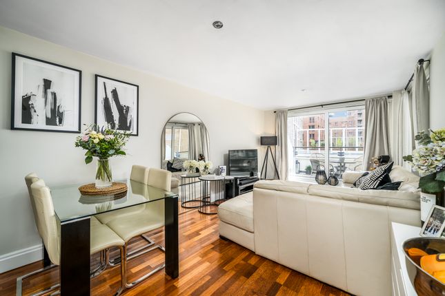 Flat for sale in Smugglers Way, London