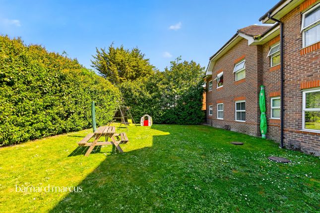26, Bishops Drive, Feltham photo 4