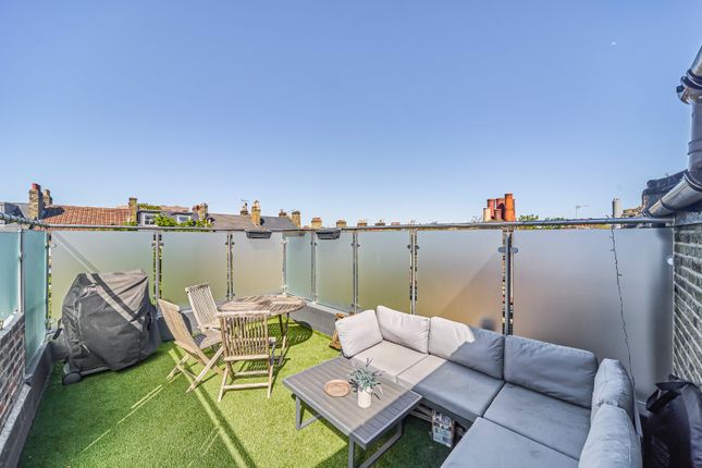 28C, Sandmere Road, London photo 2