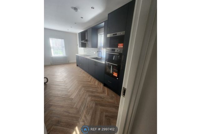 Flat    Conolly Road, Hanwell photo 3