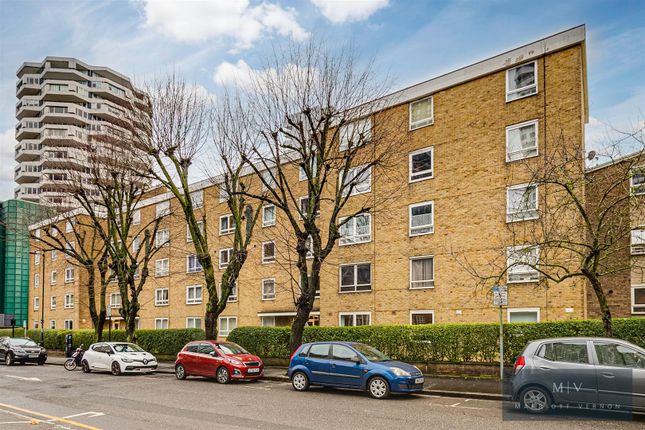 Flat for sale in Altyre Road, Croydon