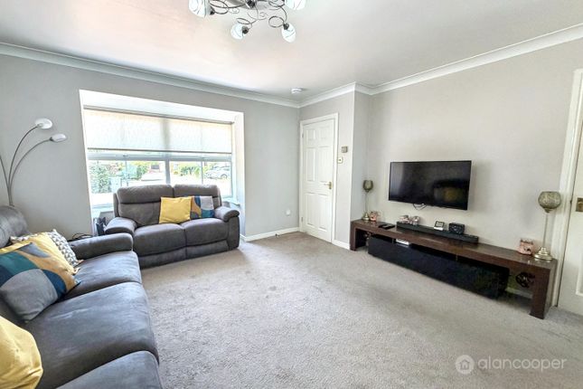 13 Chilworth Close, Nuneaton, Warwickshire photo 2