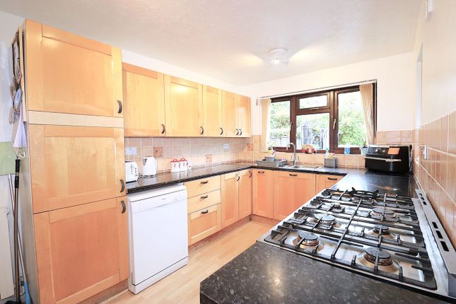 145, Fleet Road, Farnborough photo 4
