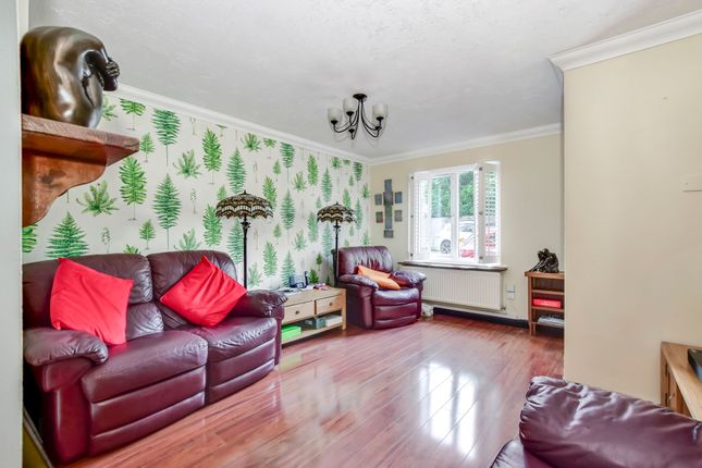 25 Balmoral Road, Abbots Langley photo 2