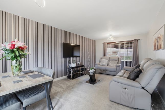 25 Myreton Road, Grangemouth photo 2