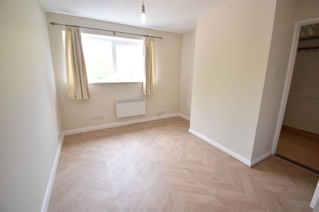 14 Charminster Court, 15-17, Lovelace Gardens, Surbiton photo 4