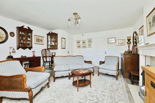 15, Earles Court, Retford photo 4