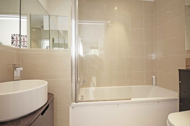 Flat 6, 43, Philbeach Gardens, London photo 5