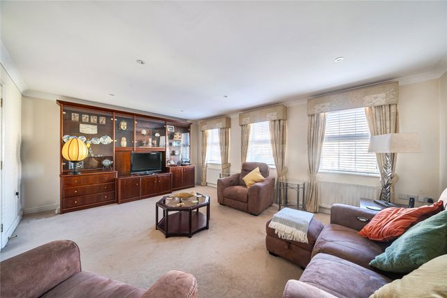8, Meadow View, Surrey photo 3