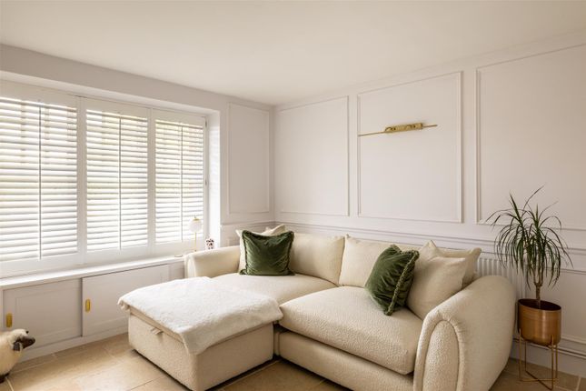 1 New Cottages, Ironsbottom, Reigate photo 4